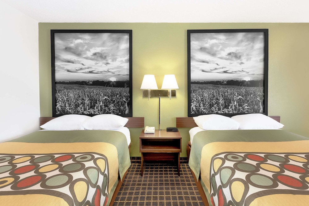 Super 8 by Wyndham Norfolk 10/15