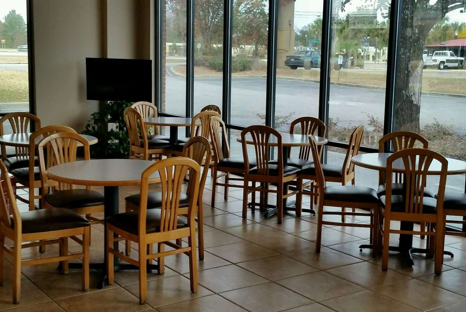 Days Inn by Wyndham - St. George, SC 24/41