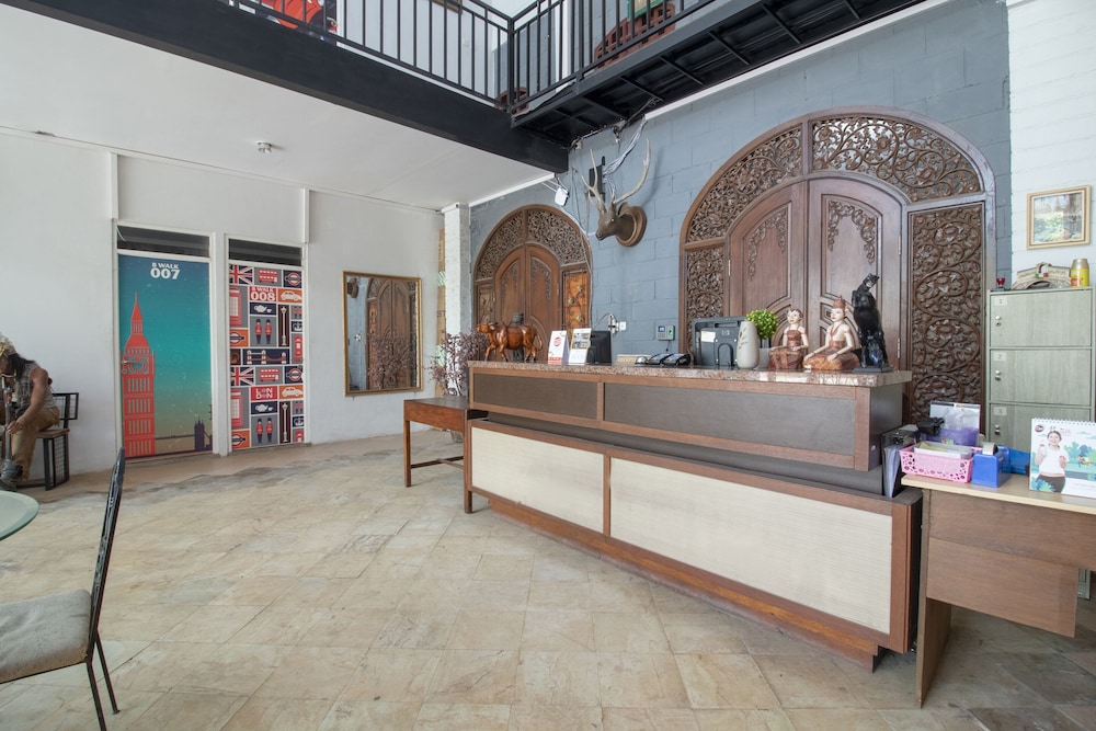 Lobby at OYO 3283 Bwalk Hotel, MALANG