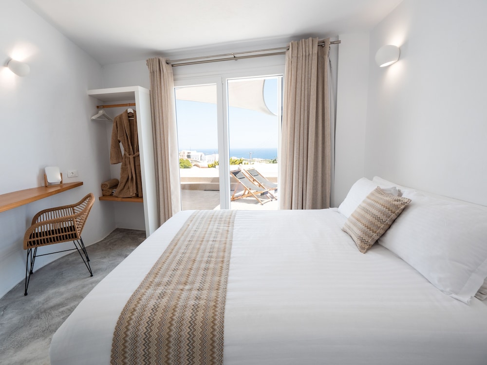 Valery Suites 12/54