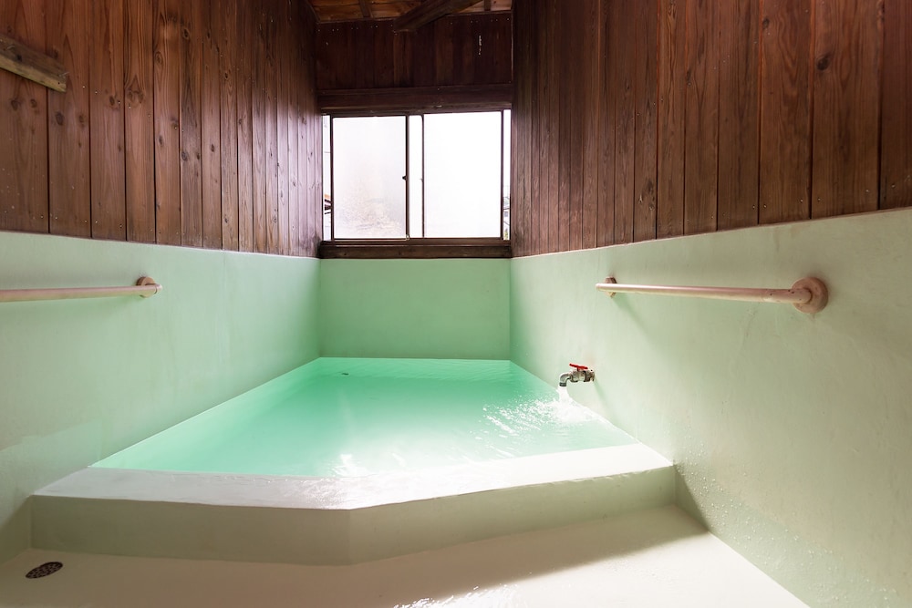 Kusatsu Onsen Futabaya 34/38