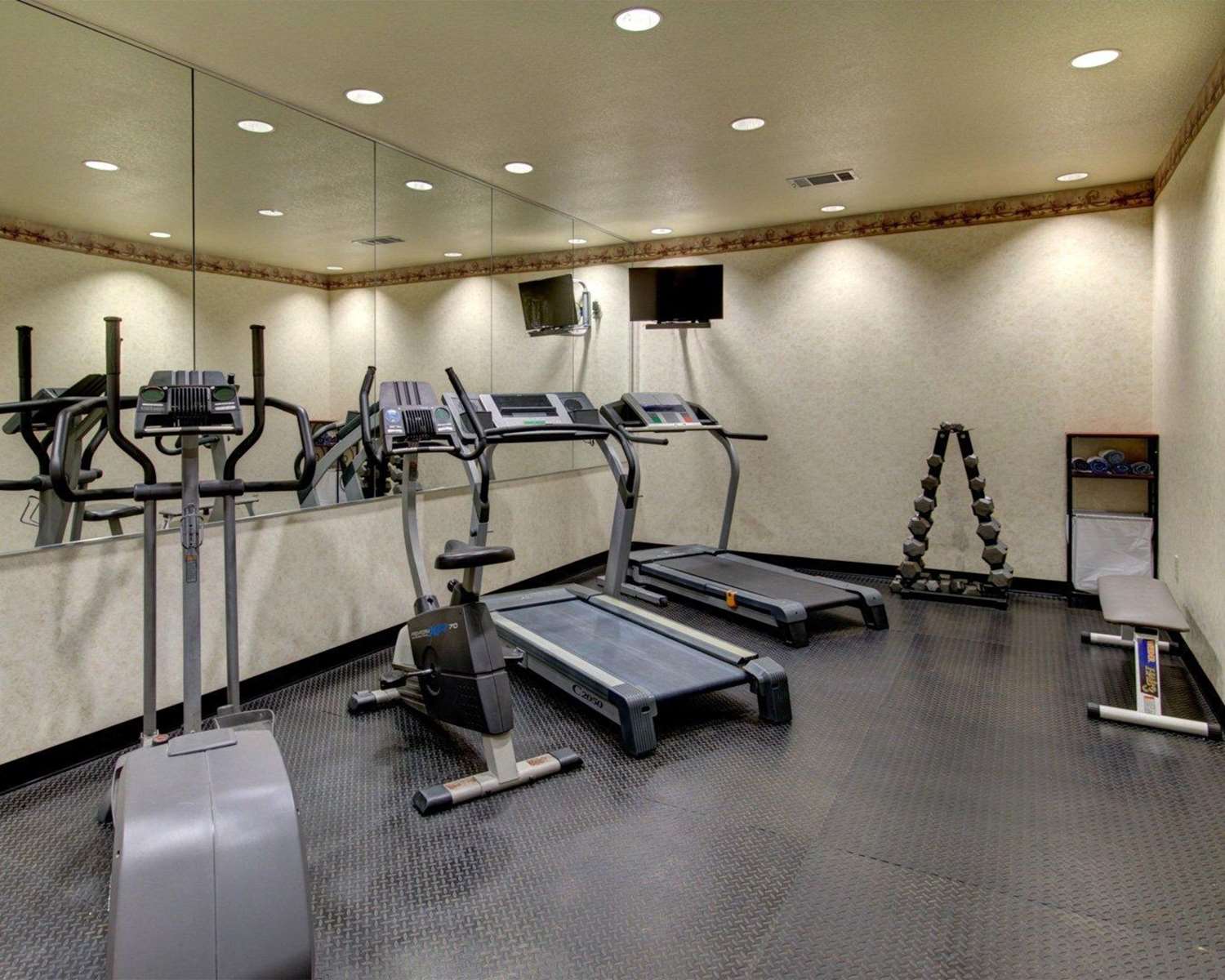 Quality Inn & Suites Glen Rose 12/23