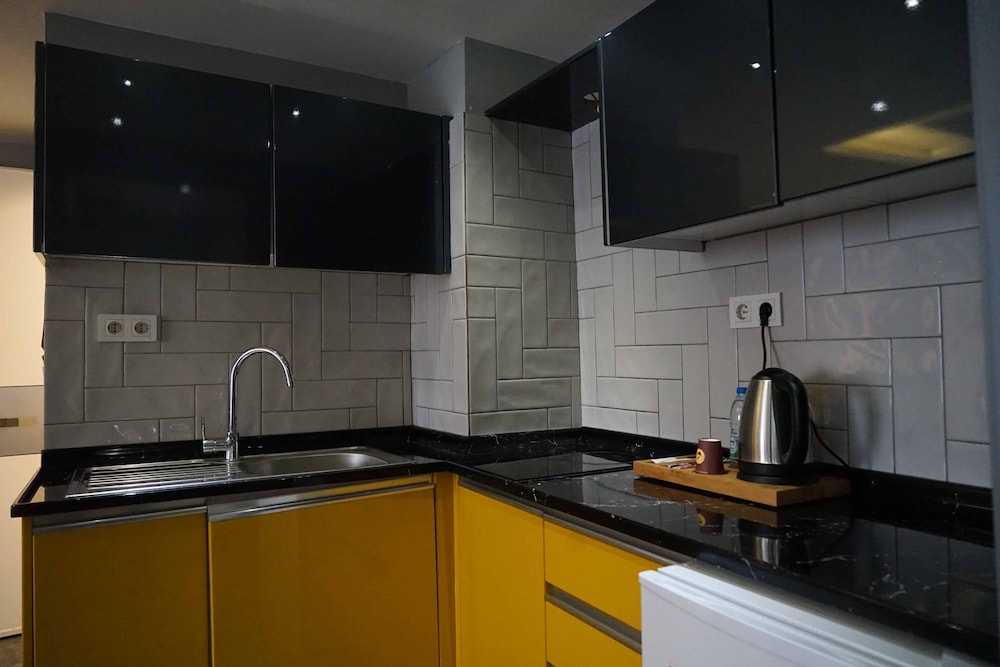 Corner Park Suites 22/50