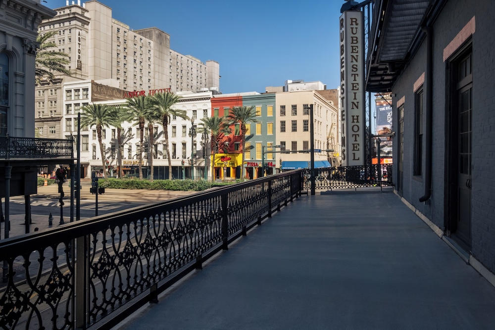 The Rubenstein Hotel 45/48