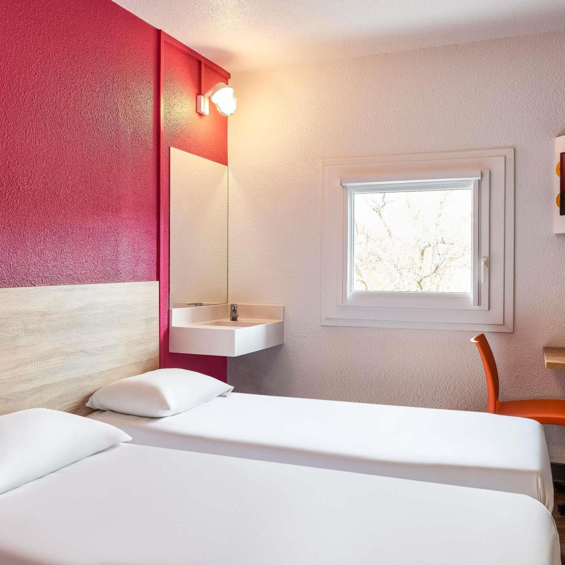 3 Bunk Beds, Shared Bathroom