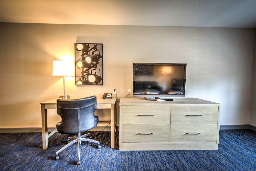 Best Western Plus Media Center Inn & Suites 28/28