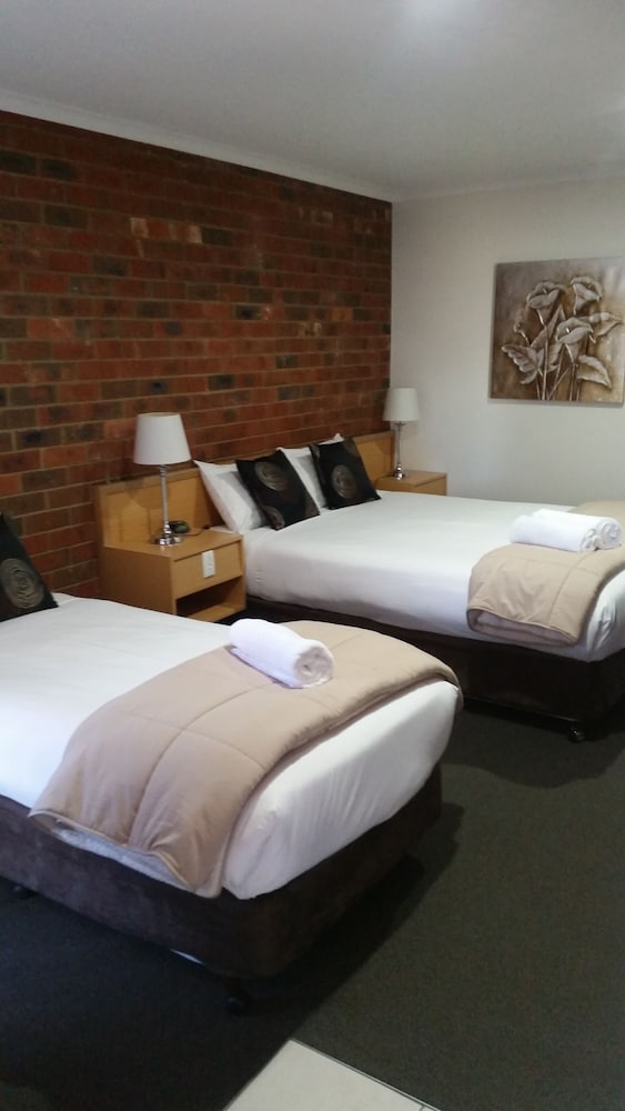 Pevensey Motor Lodge 11/52
