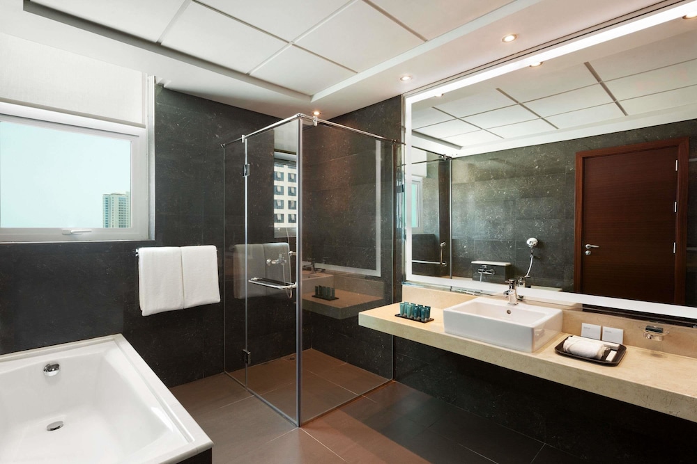 Ramada Resort by Wyndham Manama Seef 41/57