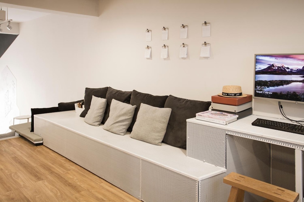 Bed One Block Hostel 46/61
