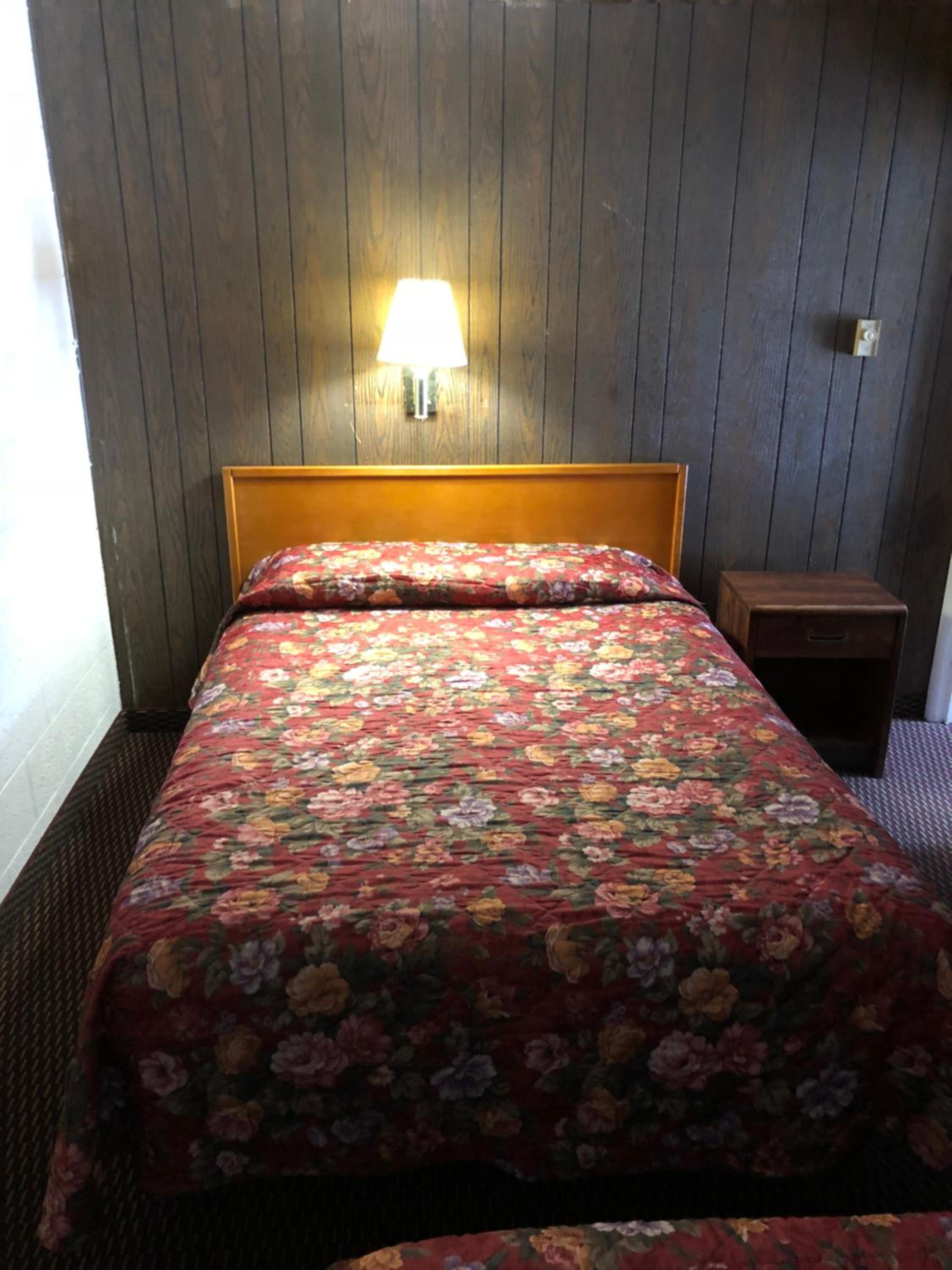 Sun 'n Snow Motel 26/50