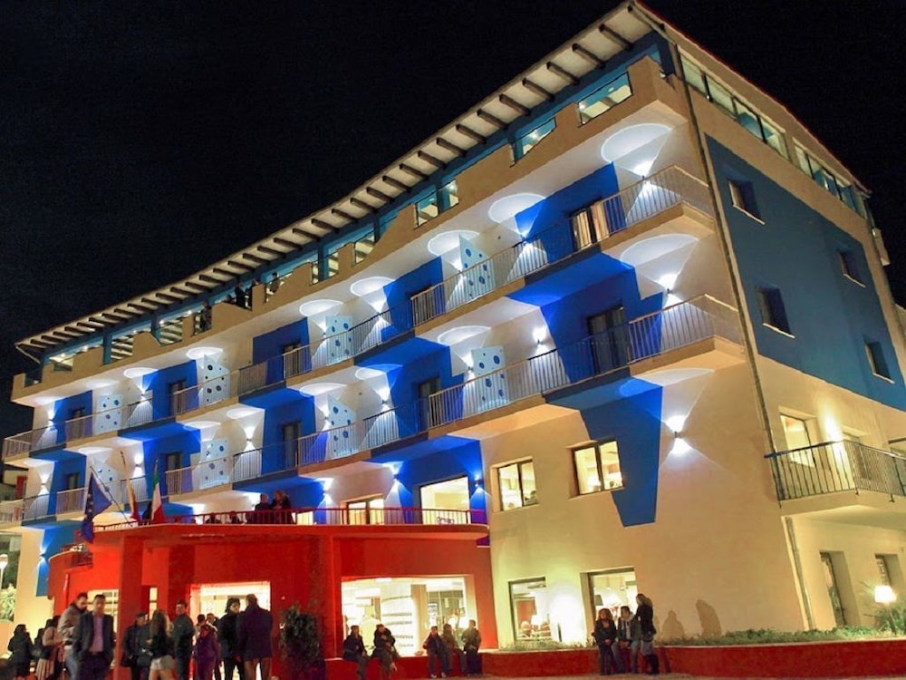 Tus hotel 1/50