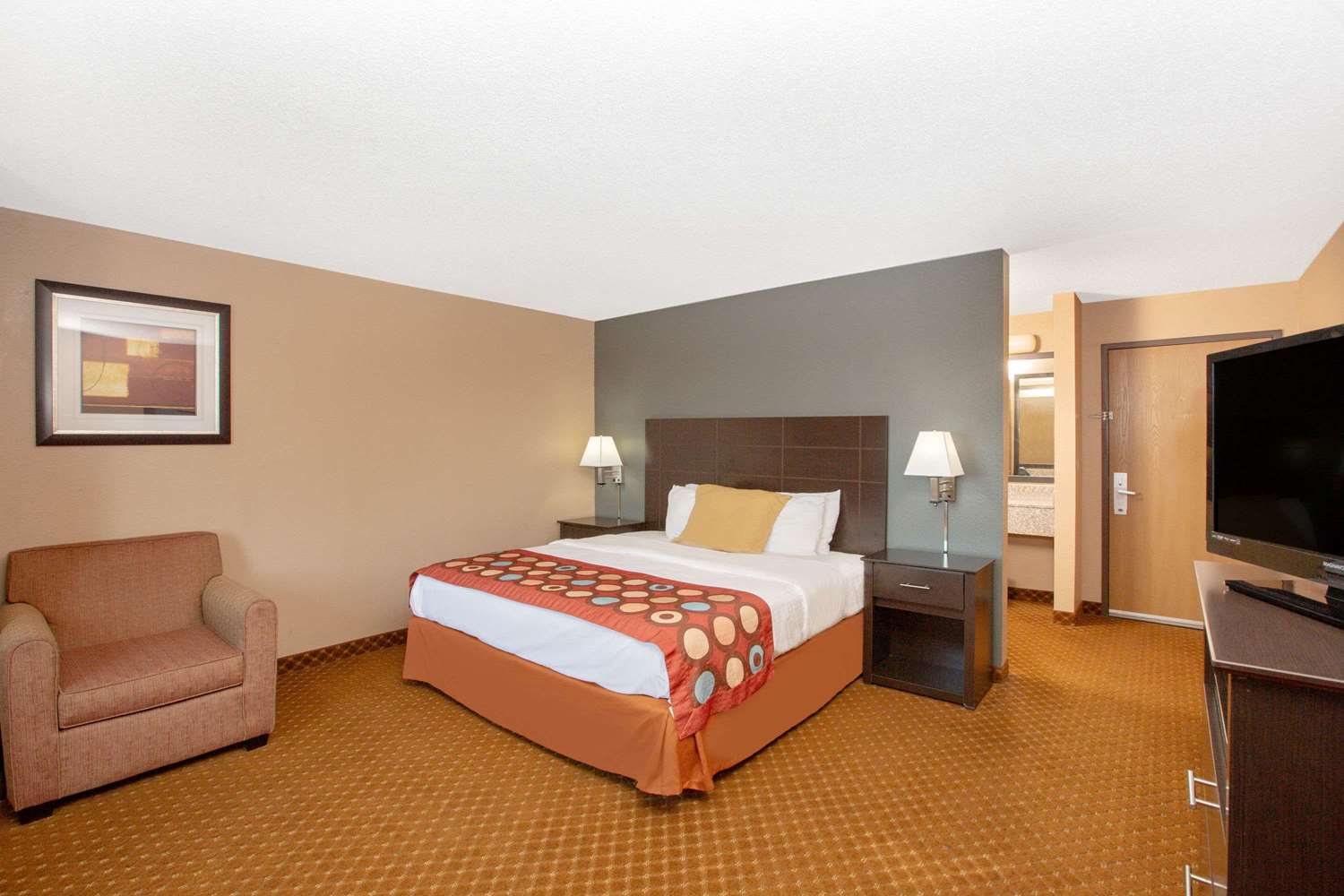 Baymont by Wyndham Coralville 8/37