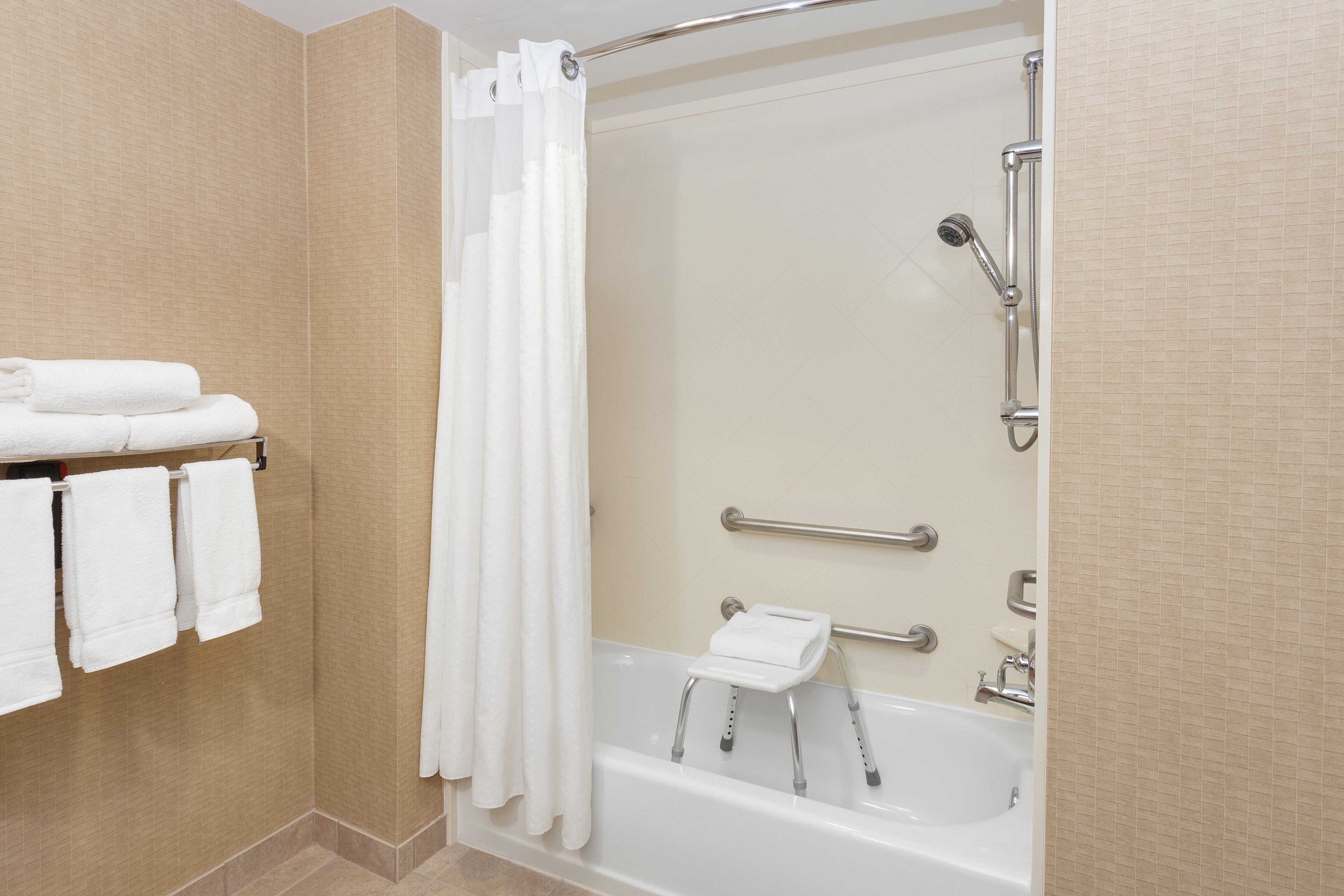 Holiday Inn Express Hotel Suites Hampton South Seabrook 78/78