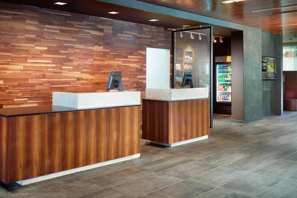 Courtyard By Marriott Lagrange 8/45