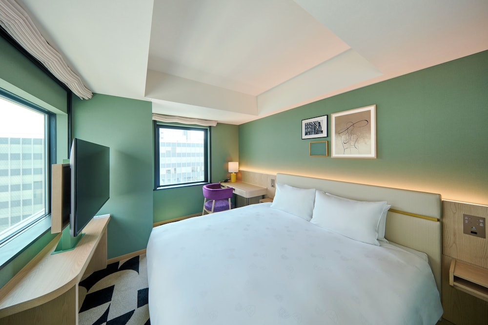 ROOM, DOUBLE BED, CORNER