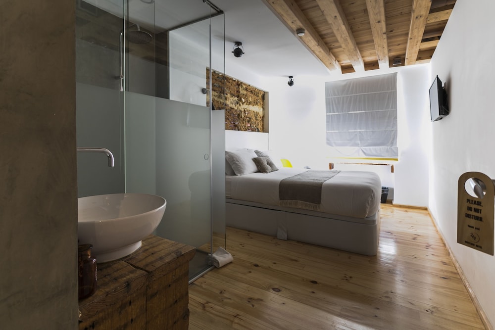 262 BOUTIQUE HOTEL 42/74