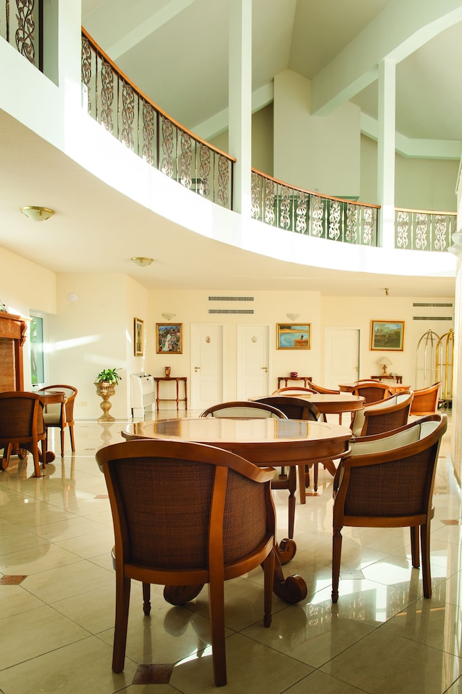 restaurant-cafeteria