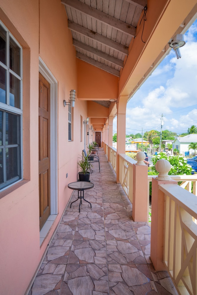 Connies Comfort Suites 47/50