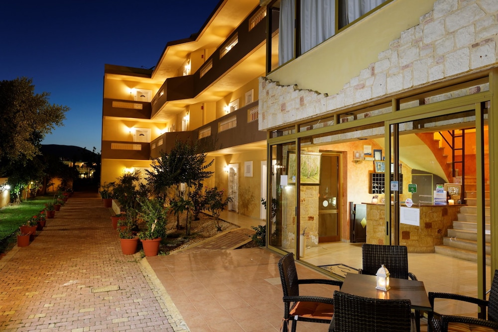 Danelis Studios & Apartments 9/55