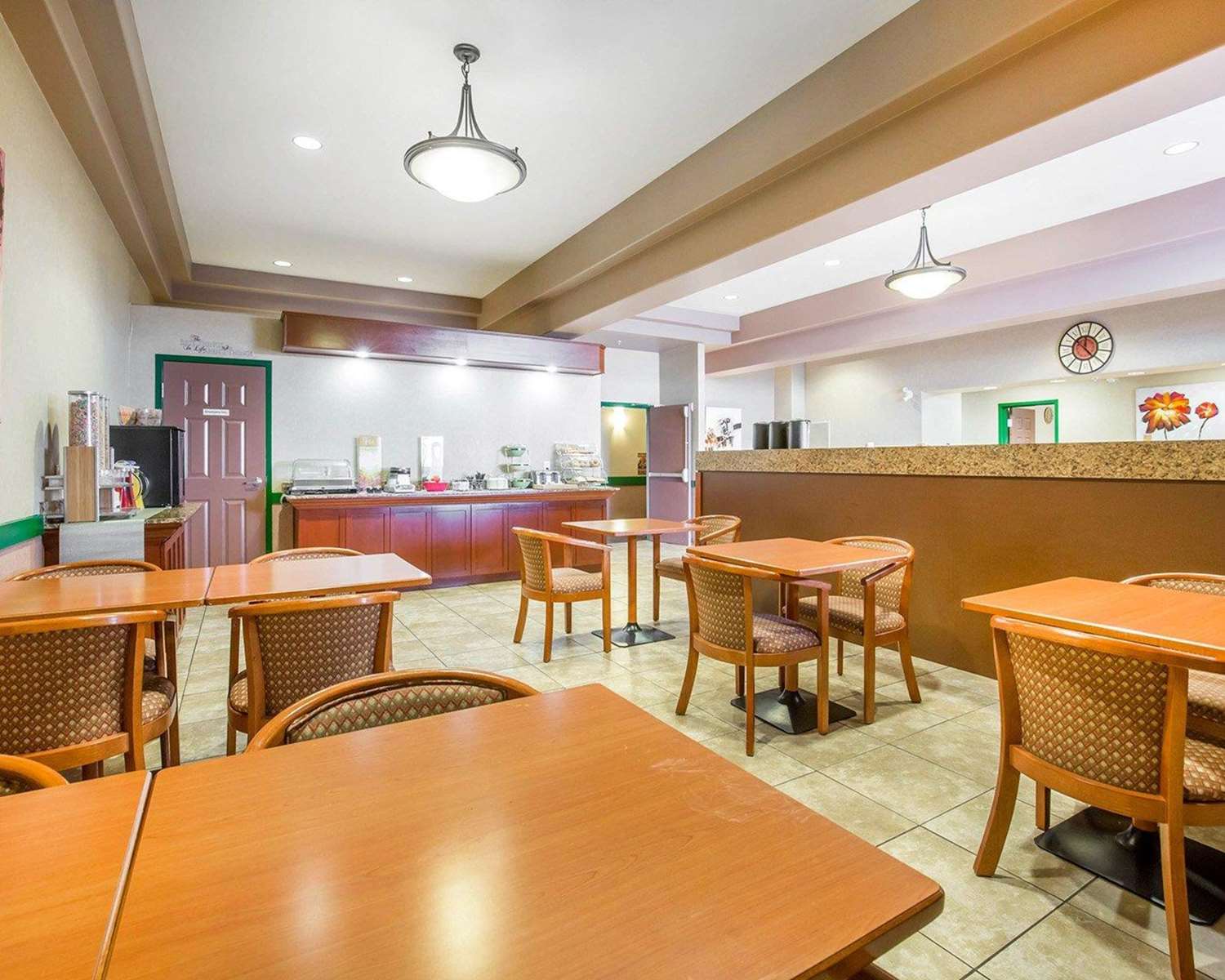 Quality Inn and Suites Lethbridge East 46/52