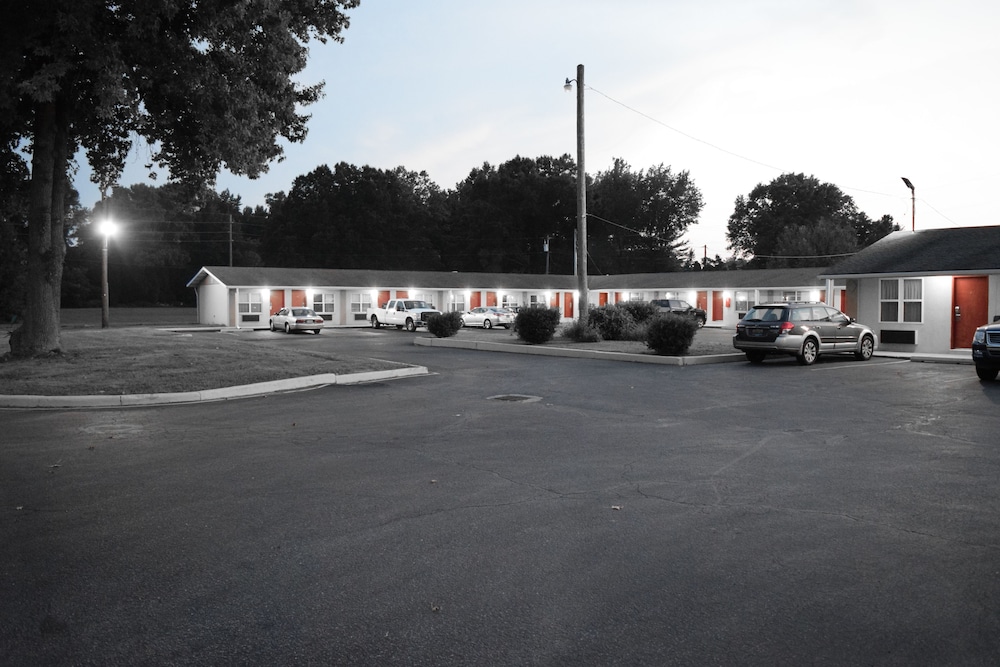 White Oaks Motel Pennsville Carneys Point 32/41