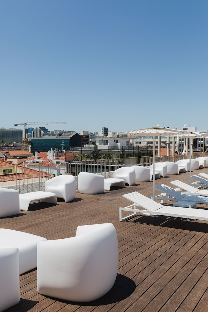 Lumen Hotel and The Lisbon Light Show 63/68