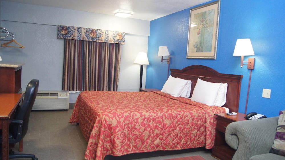 Holiday Lodge And Suites 13/46