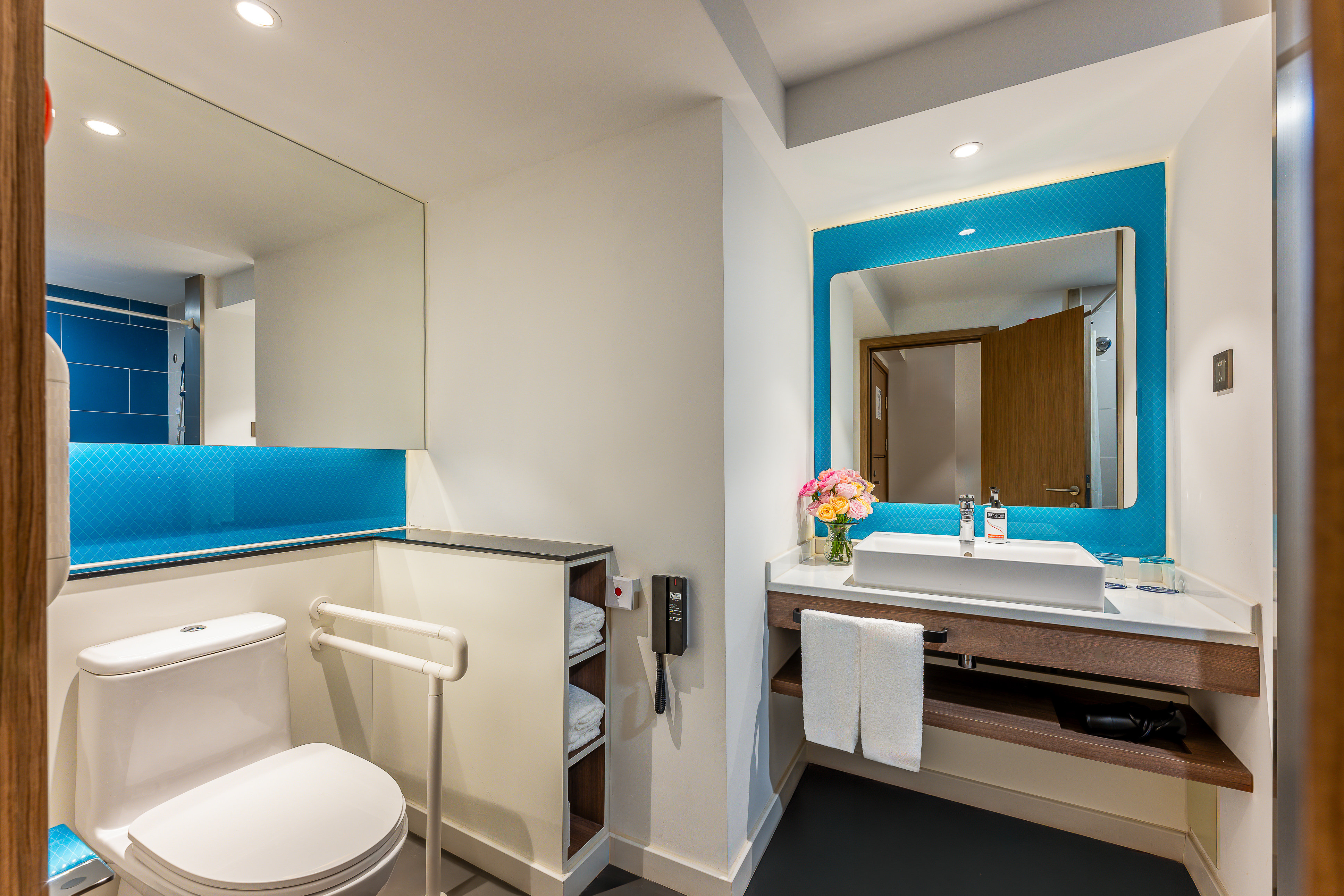 Holiday Inn Express Tianjin Airport East 49/50