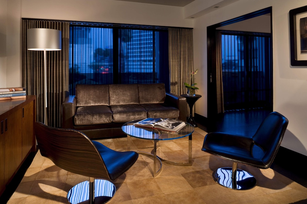 Sixty Beverly Hills 42/69