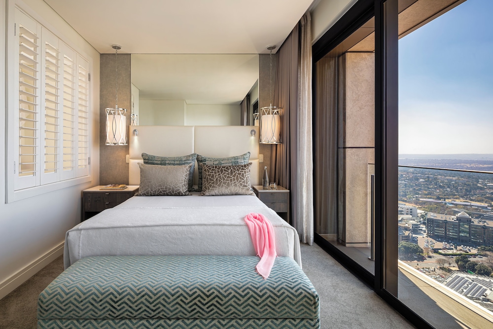 3 Bedrooms, Grand, Apartment, 1 Queen and 2 King Beds