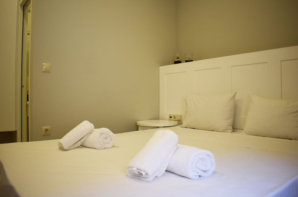 Candia Suites And Rooms 16/49