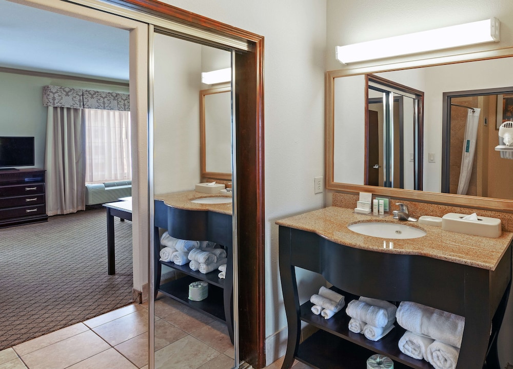 Hampton Inn Suites Galveston 51/68