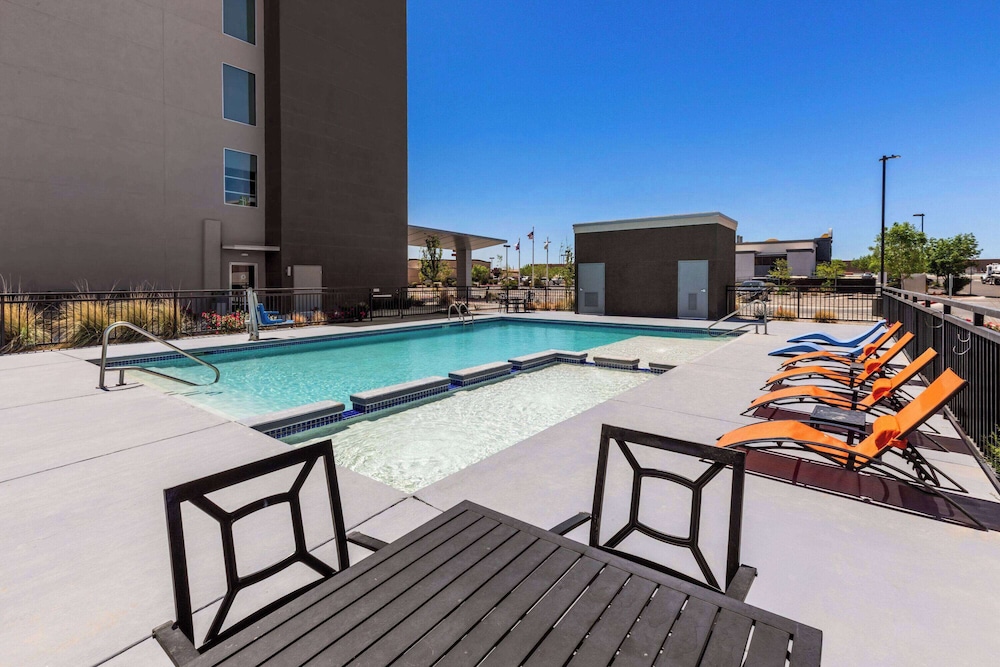 La Quinta Inn & Suites by Wyndham El Paso East Loop-375 25/27