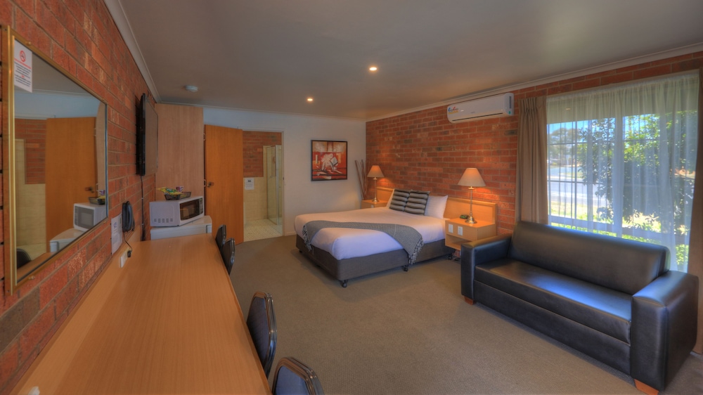 Pevensey Motor Lodge 38/52