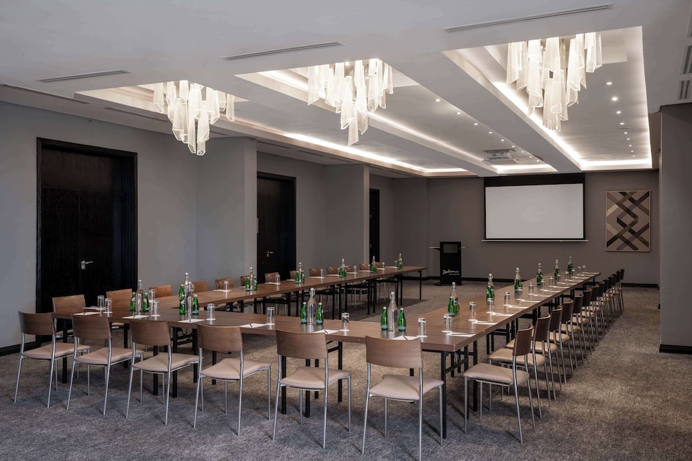 Radisson Blu Lagos Ikeja 64/74