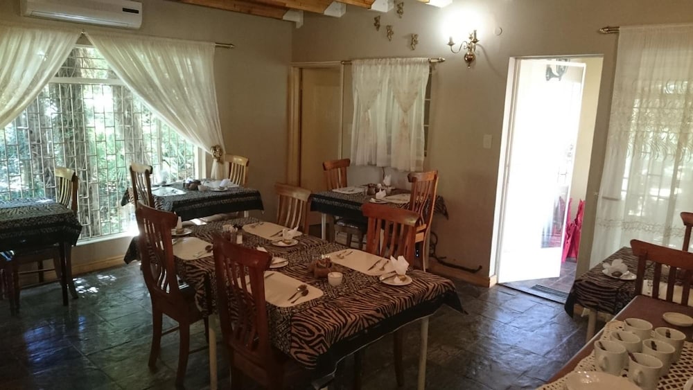 Ladybrand Guest House 24/50