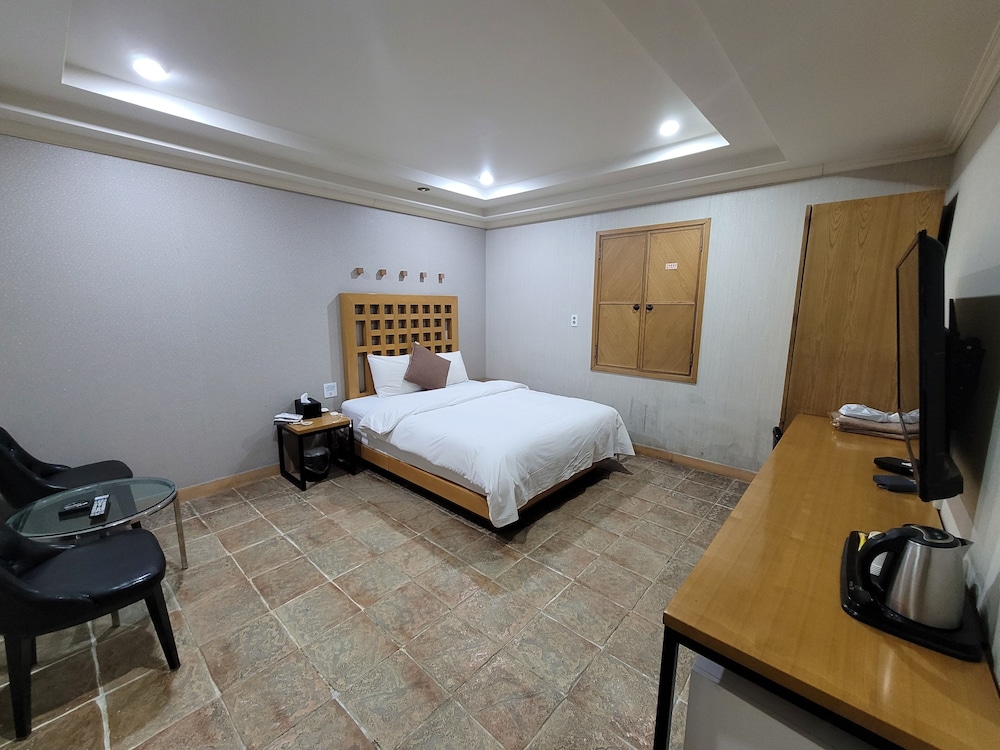 Hotel Tj 18/22
