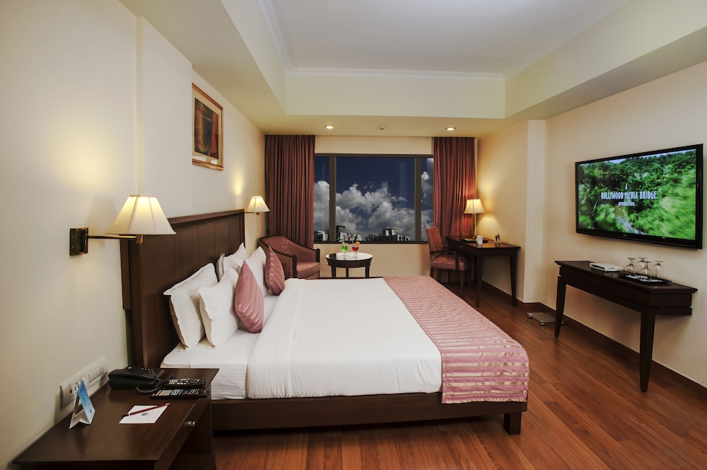 Le Lac Sarovar Portico 10/56