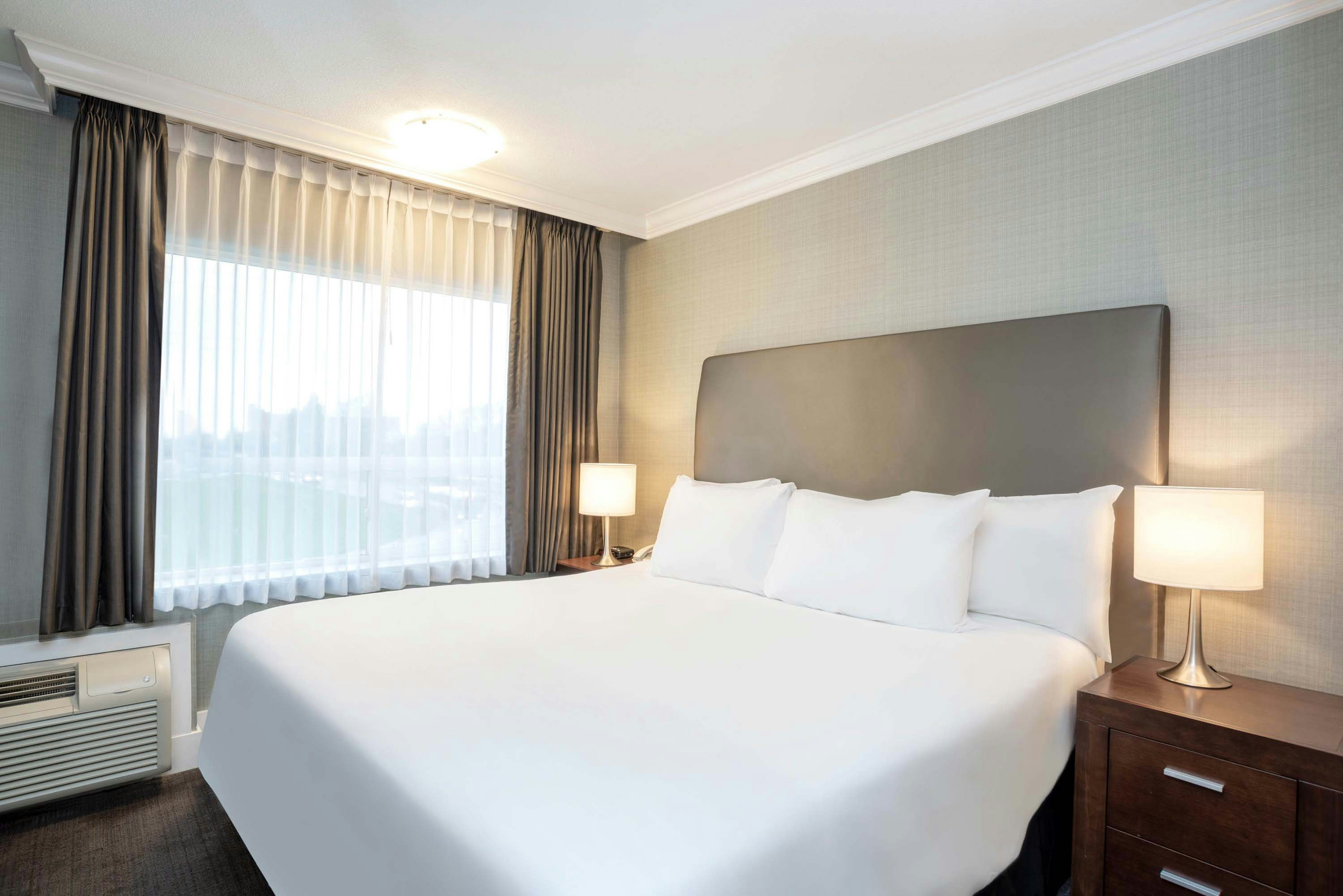 Suite, King Bed, Sofa, Kitchenette