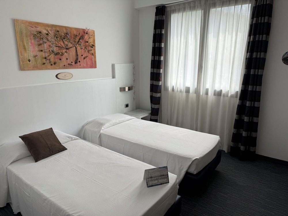 ECONOMY, TWIN BEDS