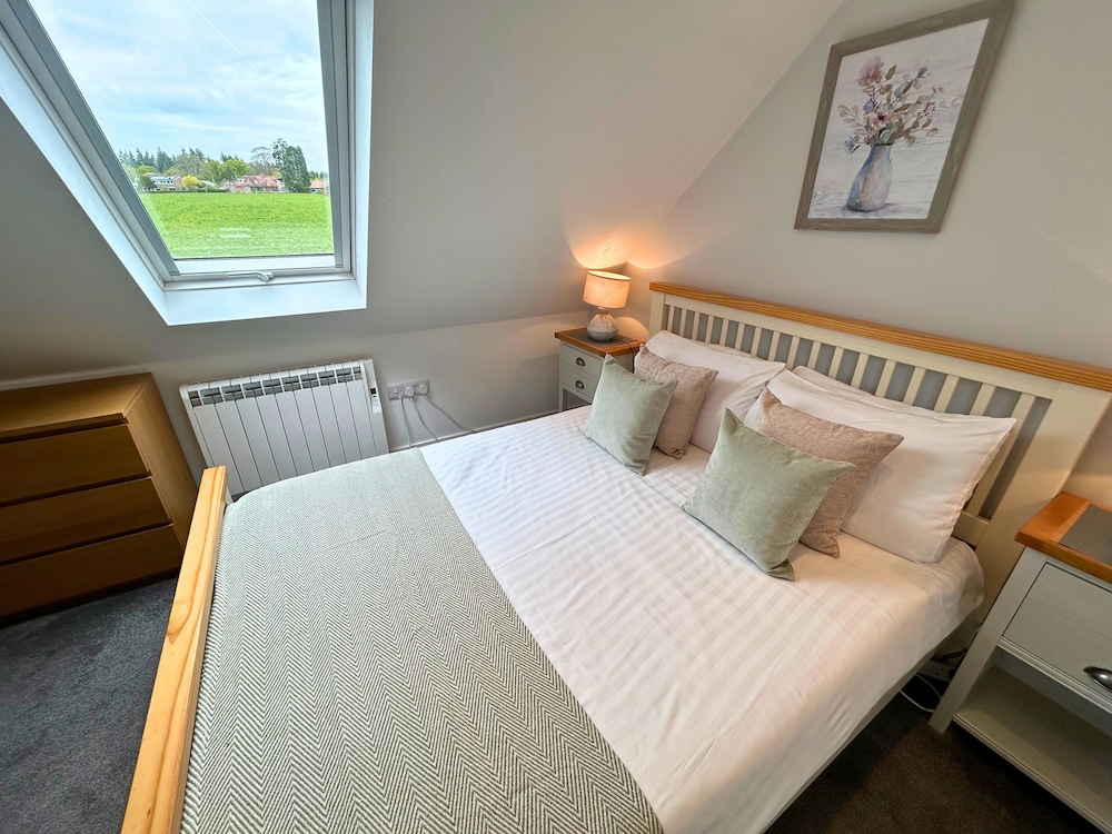 New Forest Lodge 7/37