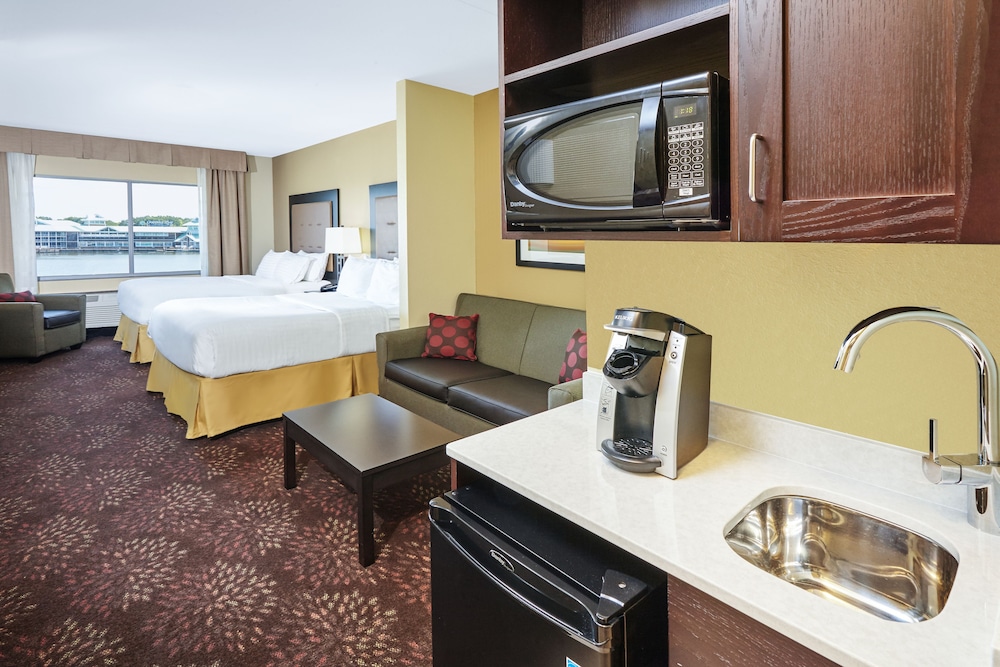Holiday Inn Express Suites Sandusky 19/42