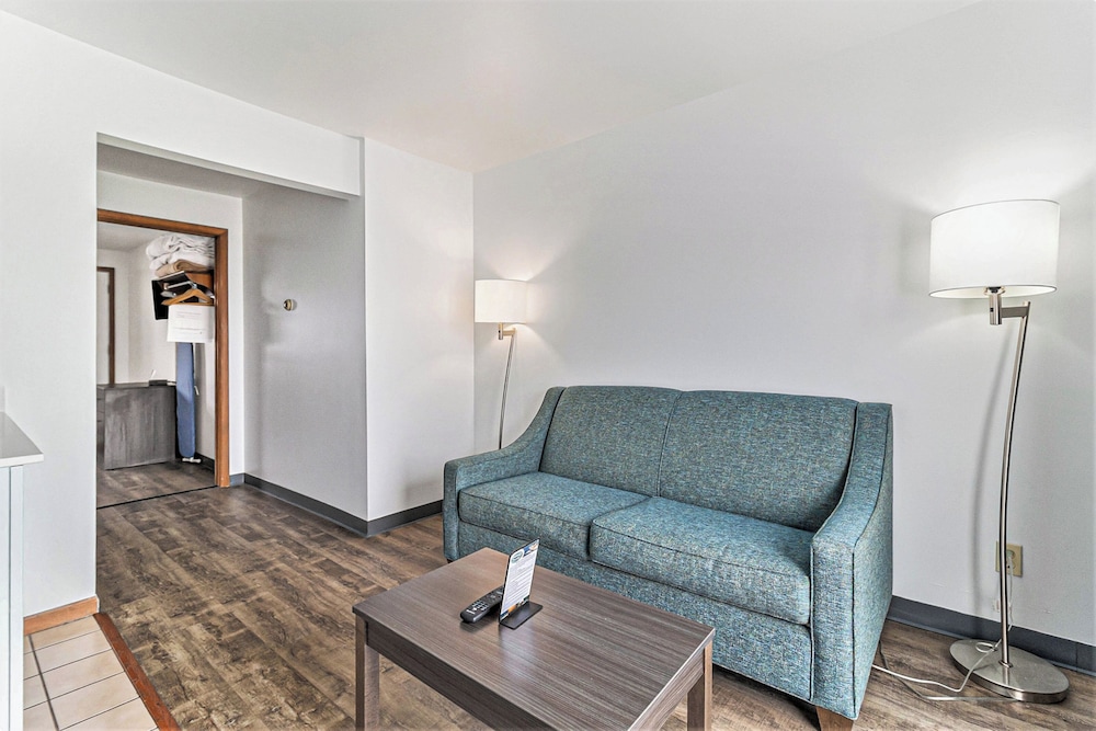 Snyder Apos S Shoreline Inn 44/73