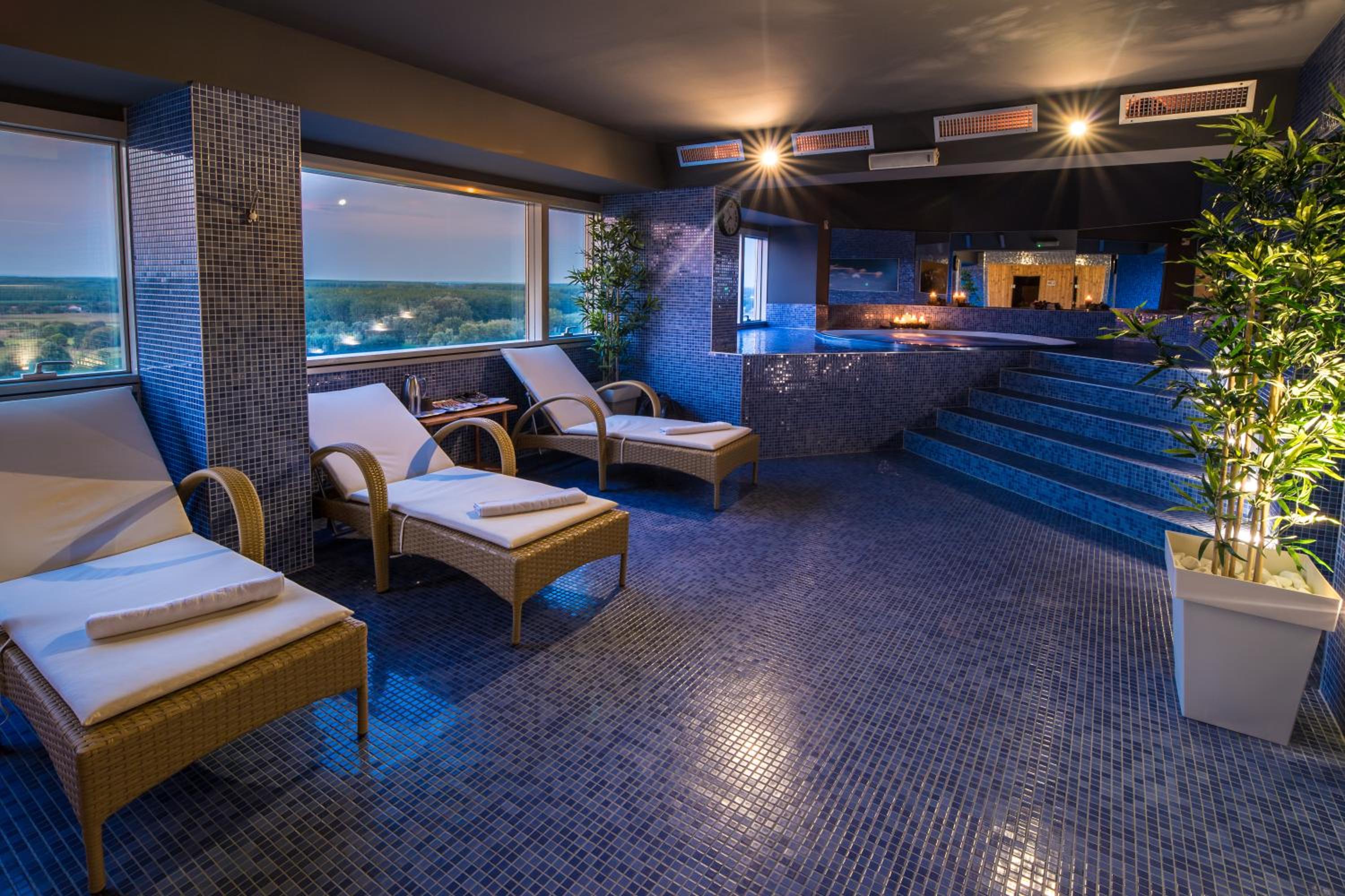 swimming pool spa