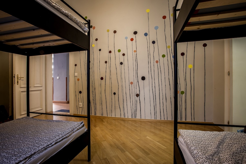 Ahoy Hostel 24/40
