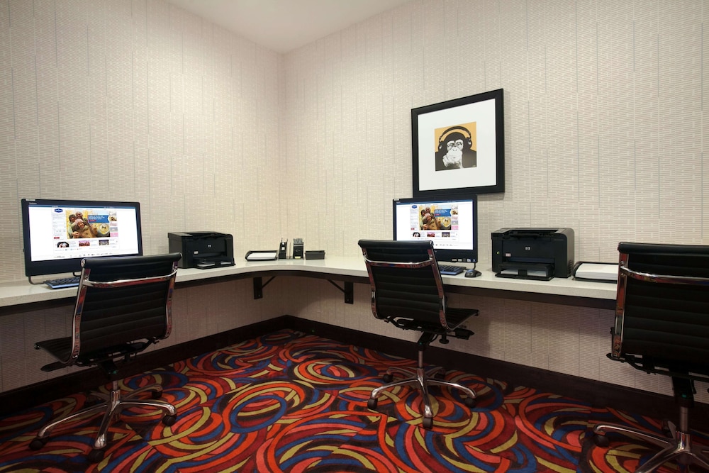Hampton Inn & Suites Anaheim - Garden Grove 36/44