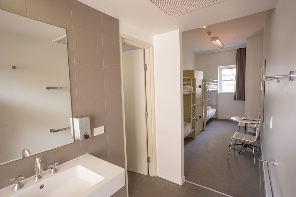 YHA Sydney Harbour 28/32