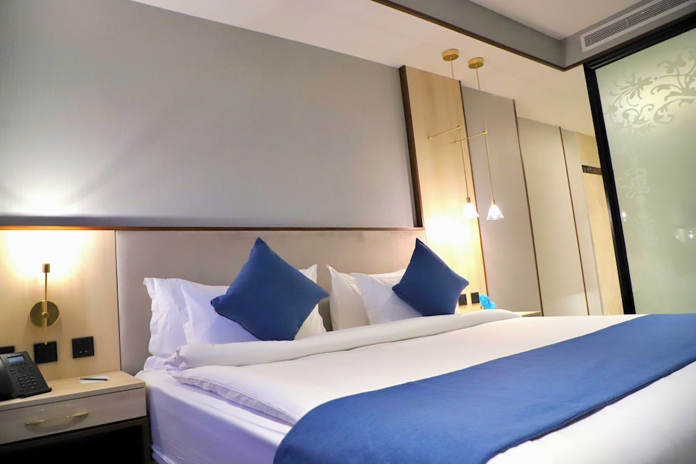 Five Seasons Hotel 6/50