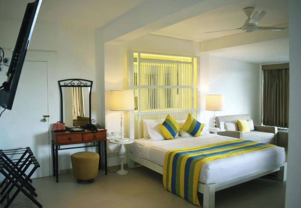 Deluxe, Suite, Double Bed, Thilanka Hotel Kandy 2/4