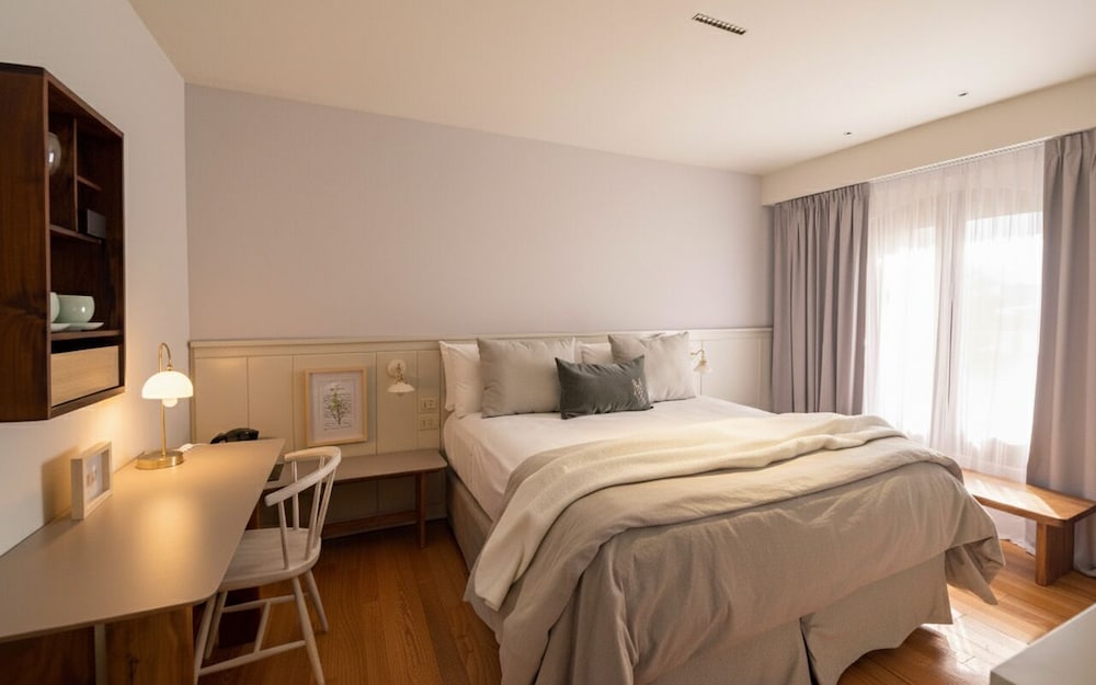 LUXURY, DOUBLE OR TWIN BED